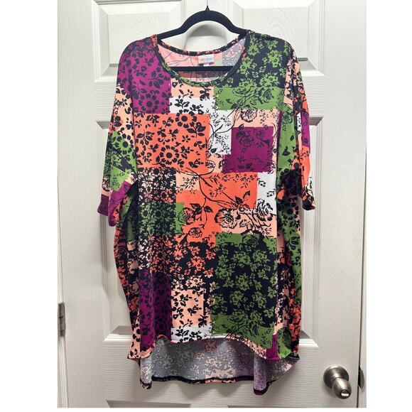 Lot of 4 Lularoe Women's Size 2X Soft & Stretchy Assorted Patterned T-Shirts - Picture 8 of 10